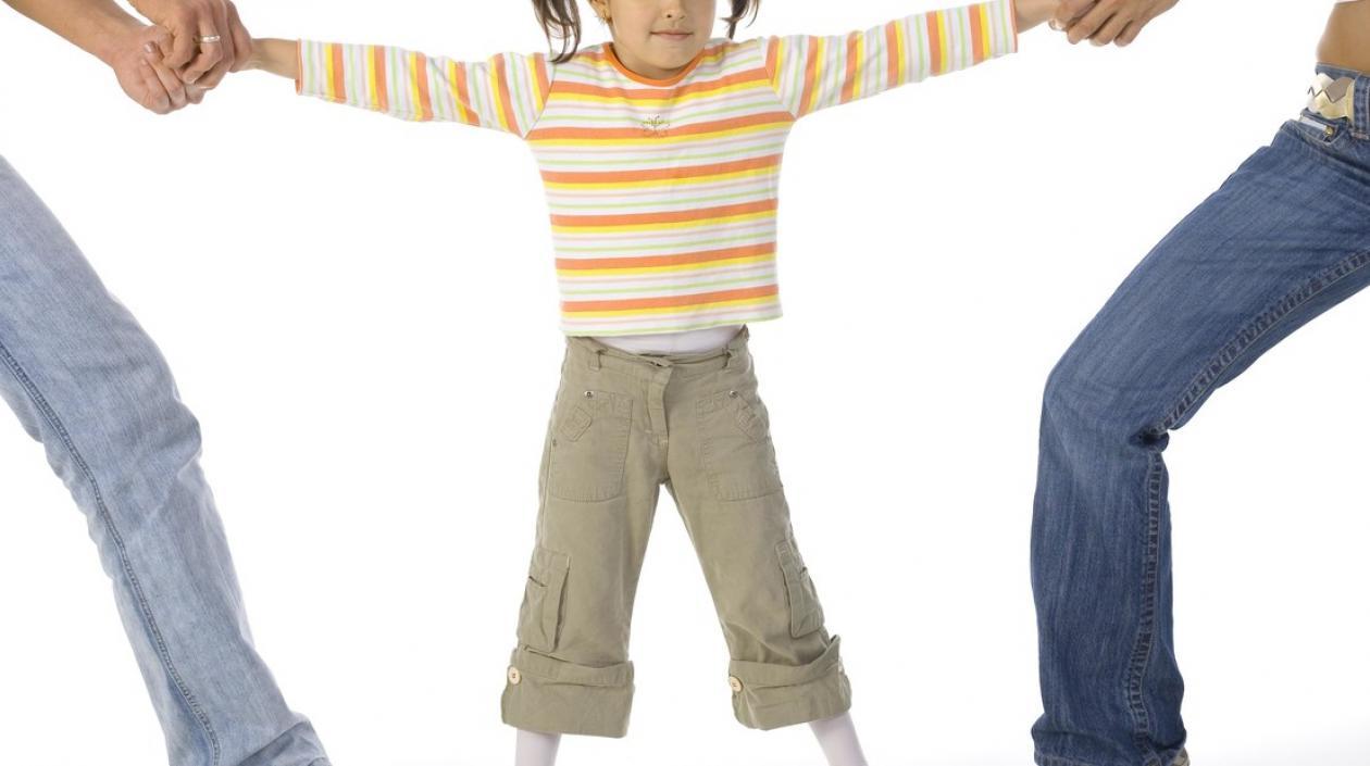 Ilustración de hijos de padres separados.