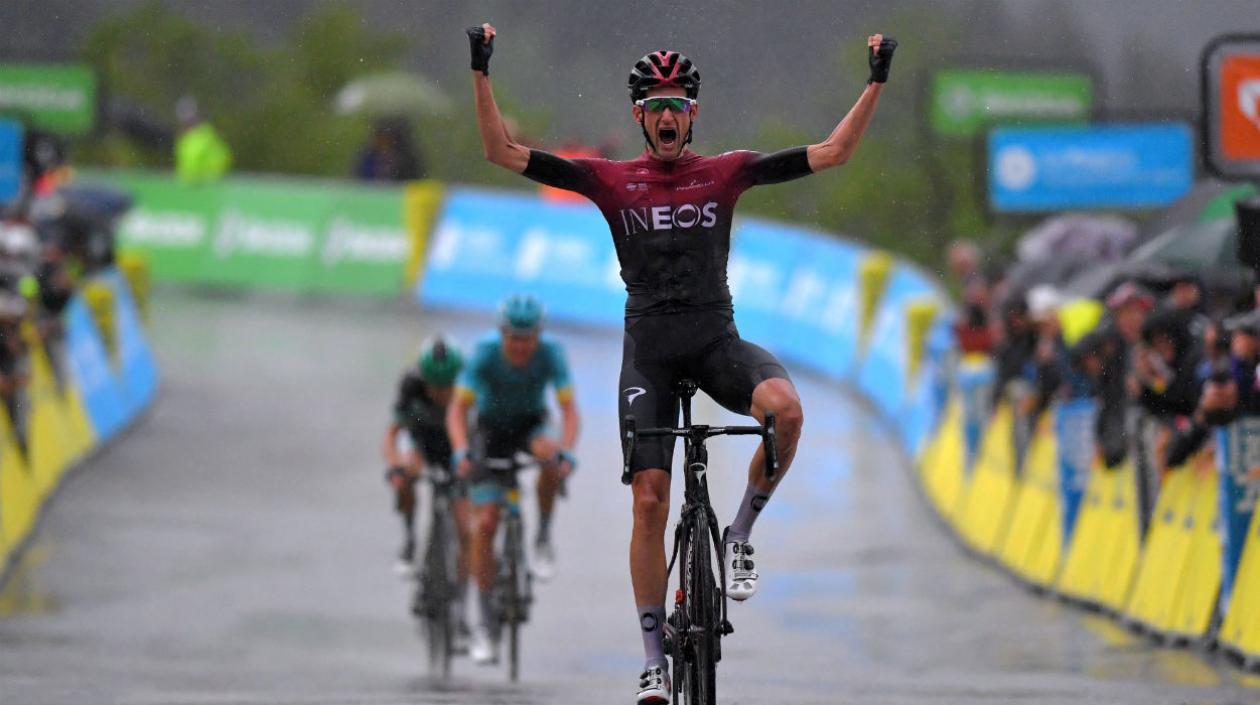 Wout Poels se impone en la meta. 