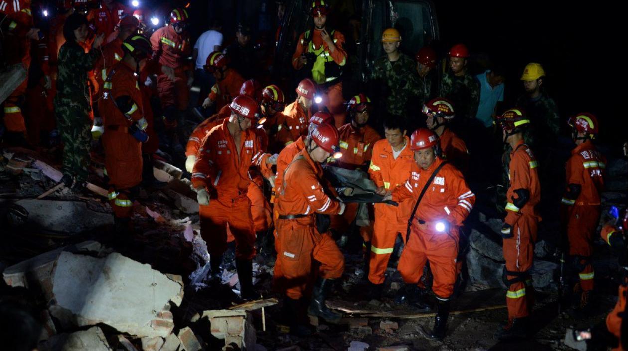 Los equipos de rescate.