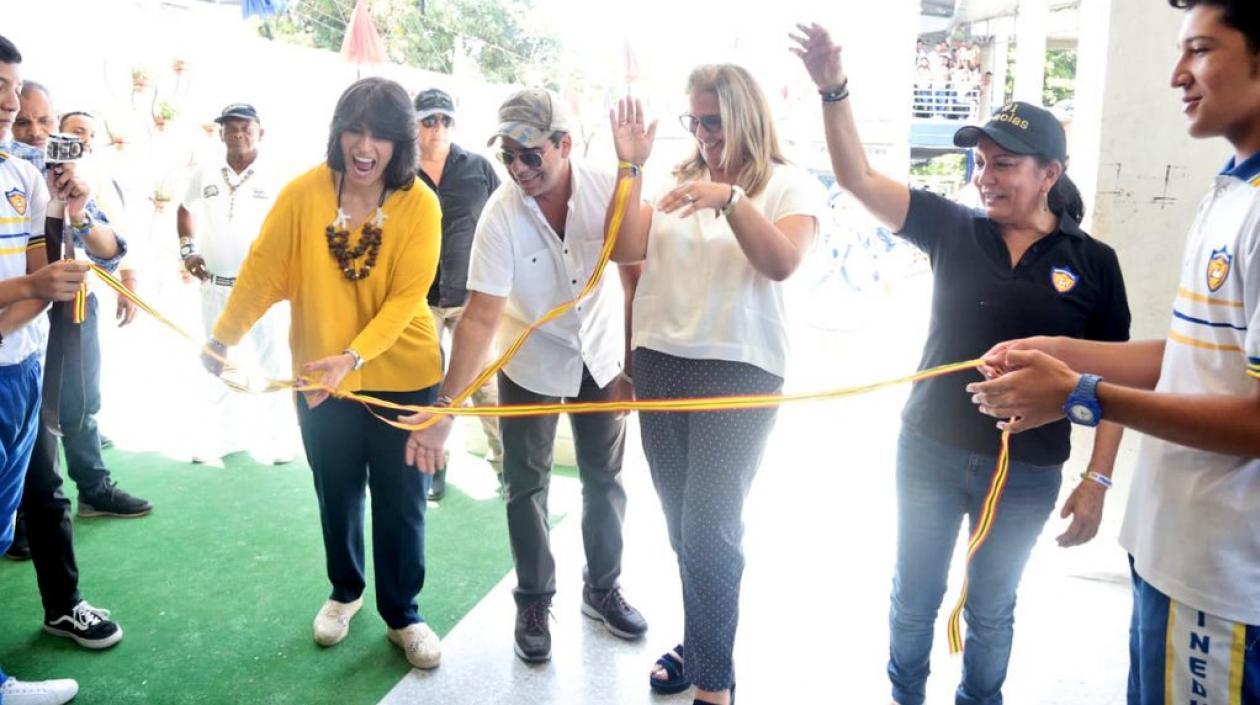 Constanza Alarcón, Alejandro Char y Bibiana Rincón.