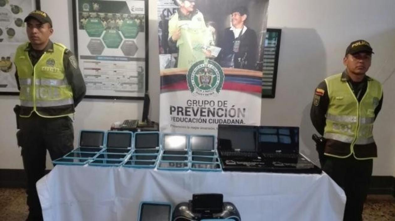 Cae banda que rompía paredes y puertas y amenazaban a los vigilantes para llevarse computadores de colegios.