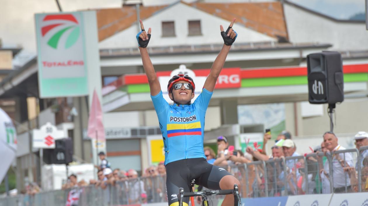 Juan Diego Alba se impone en la línea de meta. 