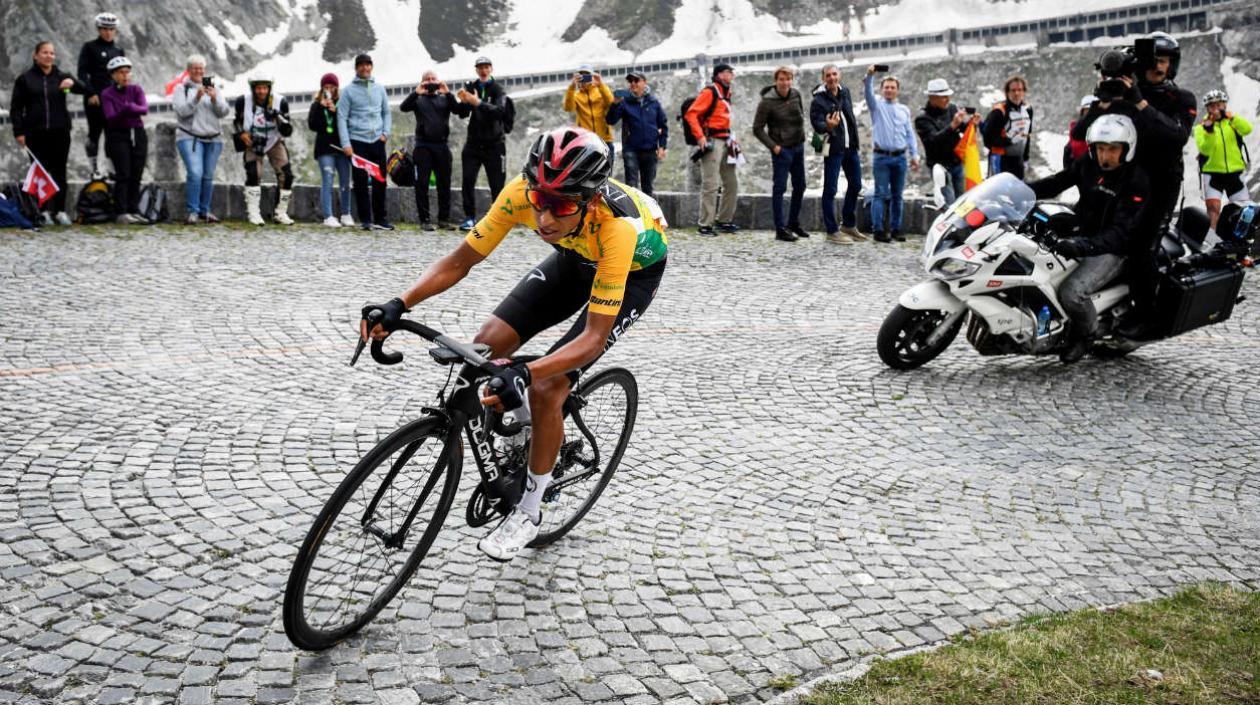 Egan Bernal, ataca en la montaña del Tour de Suiza. 