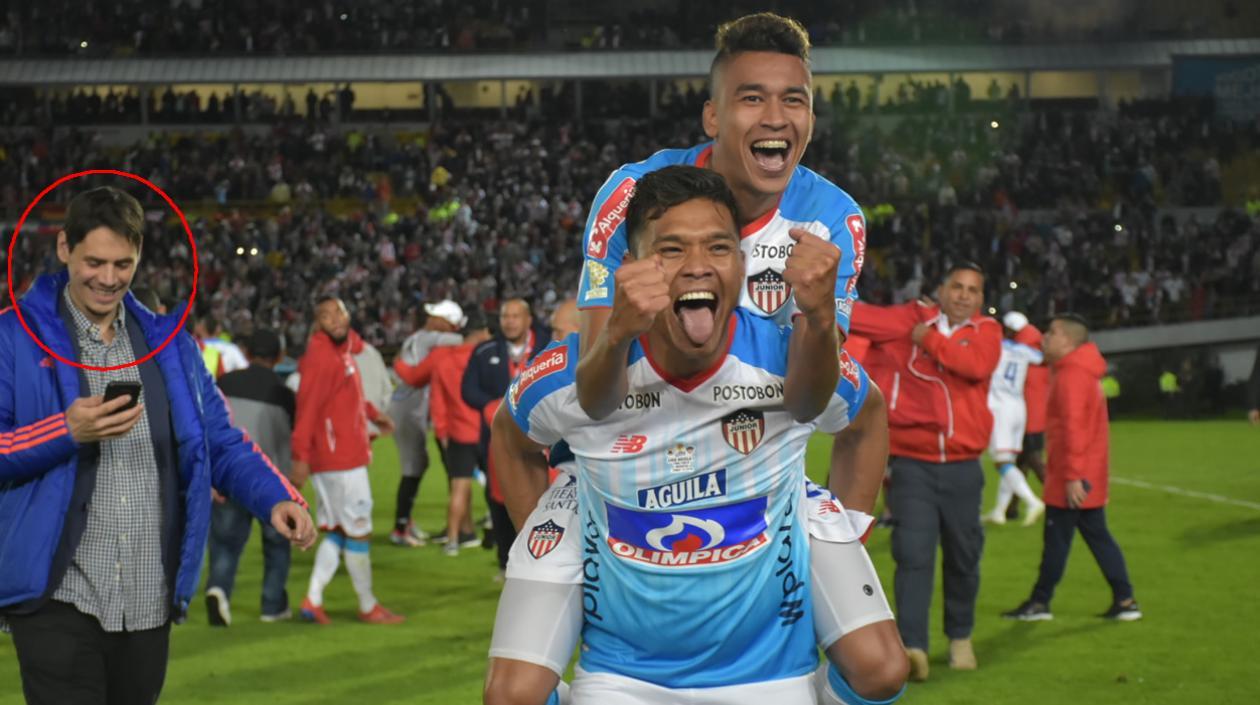 Juan 'Tajadita' Abuchaibe durante la celebración de los jugadores. 