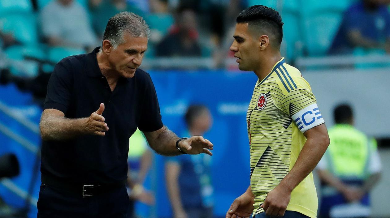 Carlos Queiroz habla con Falcao García. 