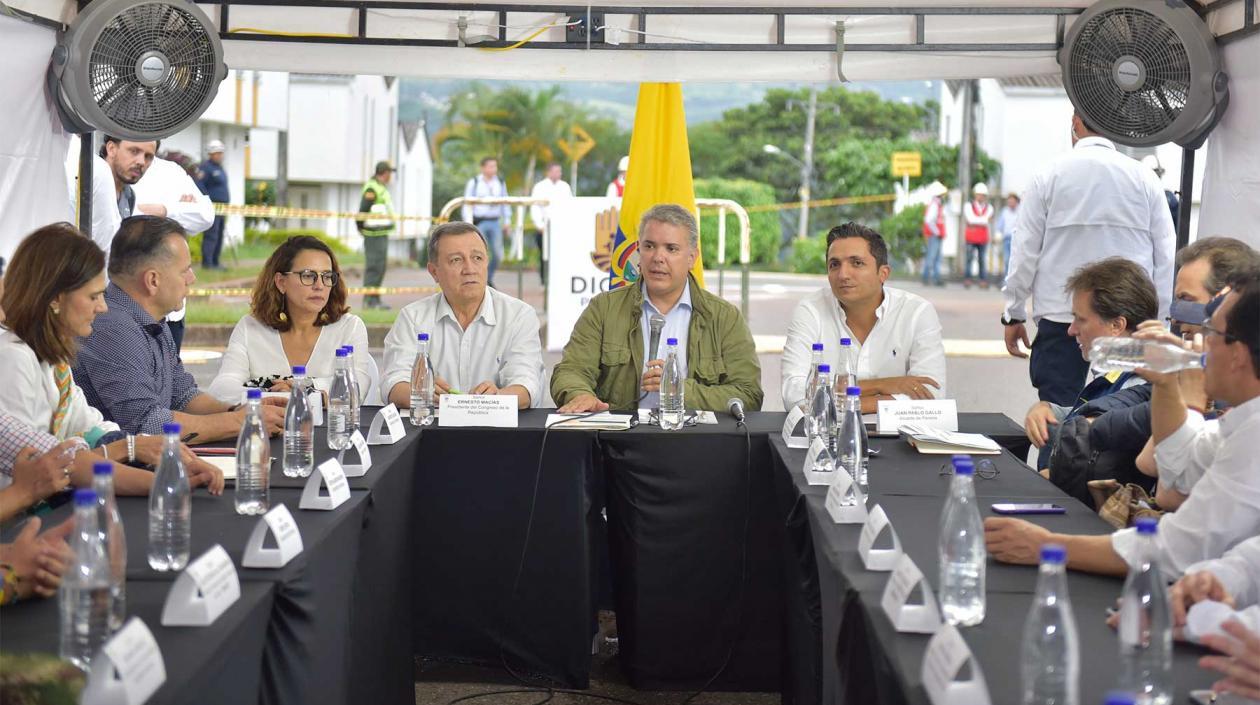 El Presidente de la República, Iván Duque y las demás autoridades.