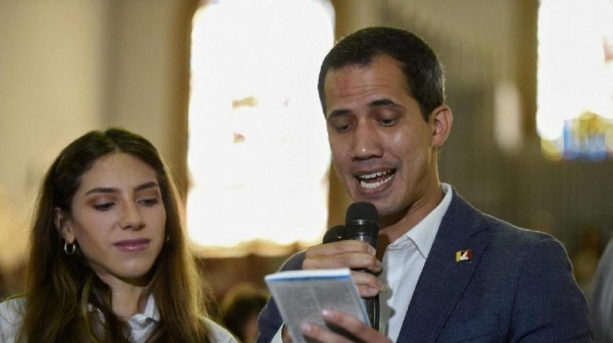 Fabiana Rosales, con su esposo, el líder opositor Juan Guaidó.