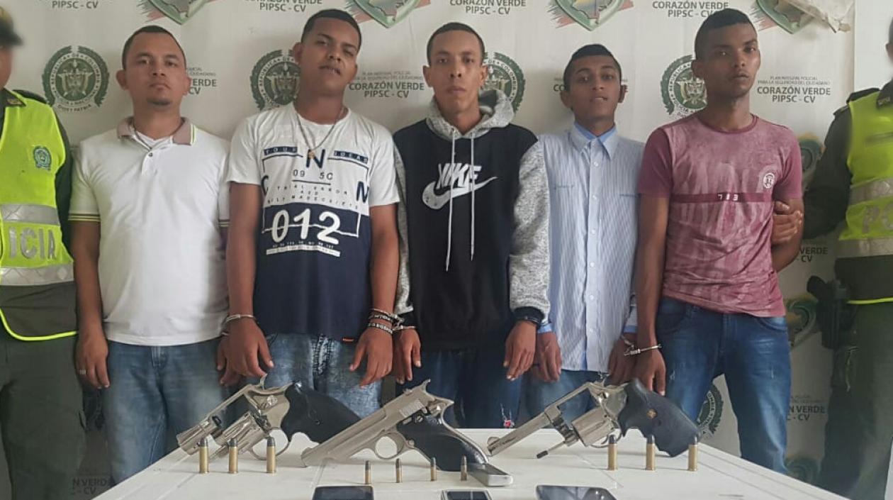 Los cinco capturados.