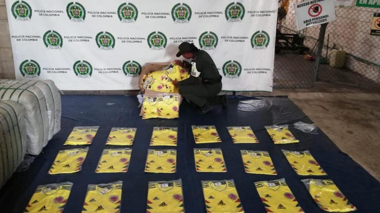 Camisetas decomisadas que no tenían soporte.