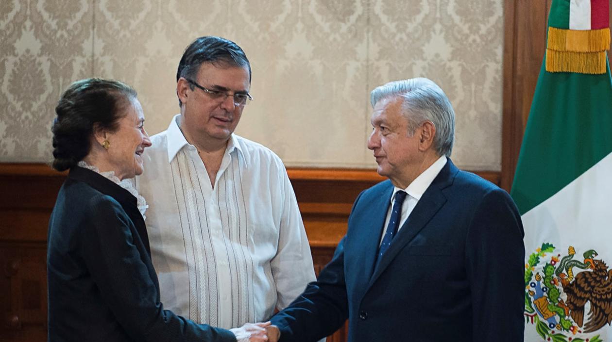 Andrés Manuel López Obrador (d), el secretario de Relaciones Exteriores, Marcelo Ebrard (c) y la directora ejecutiva de Unicef, Henrietta Fore