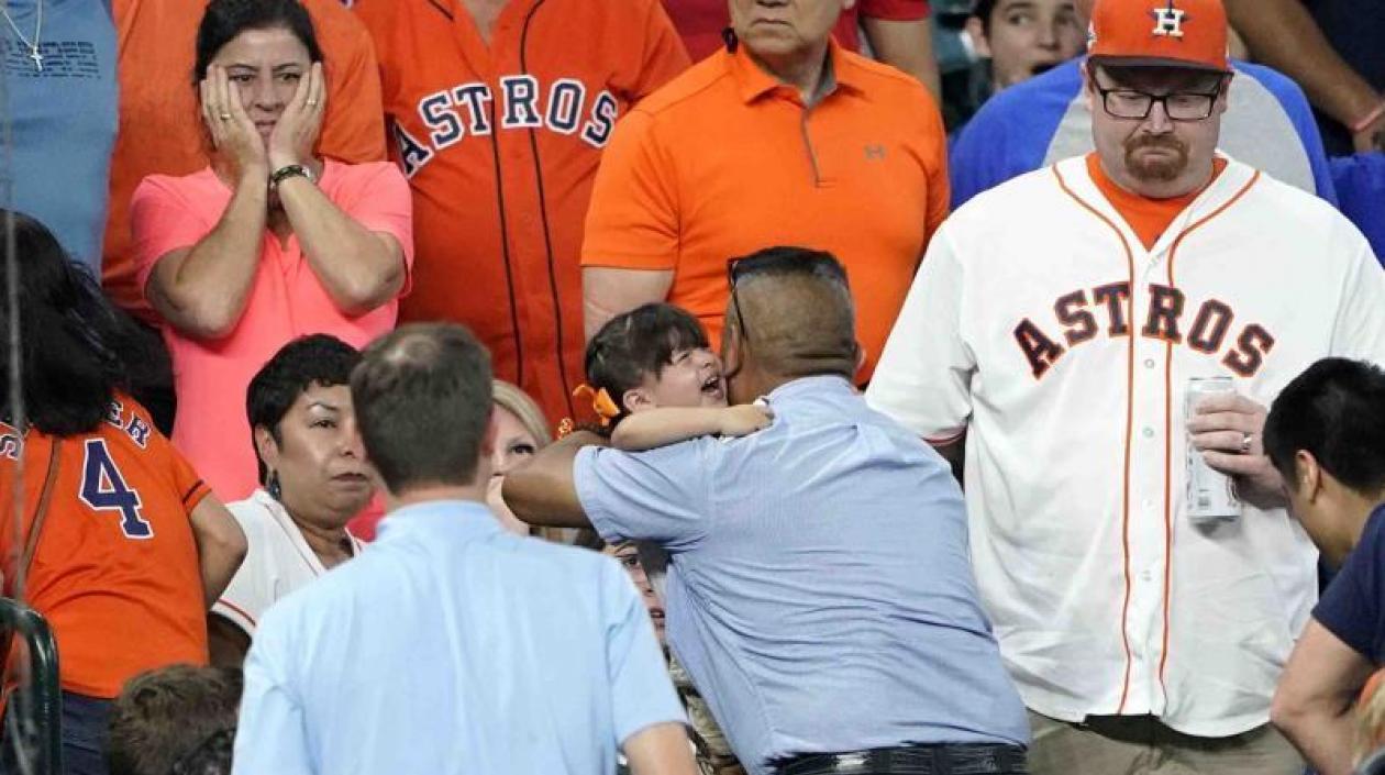 Niña golpeada por el pelotazo. 