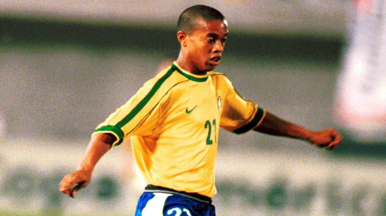 Ronaldinho en su debut con Brasil.