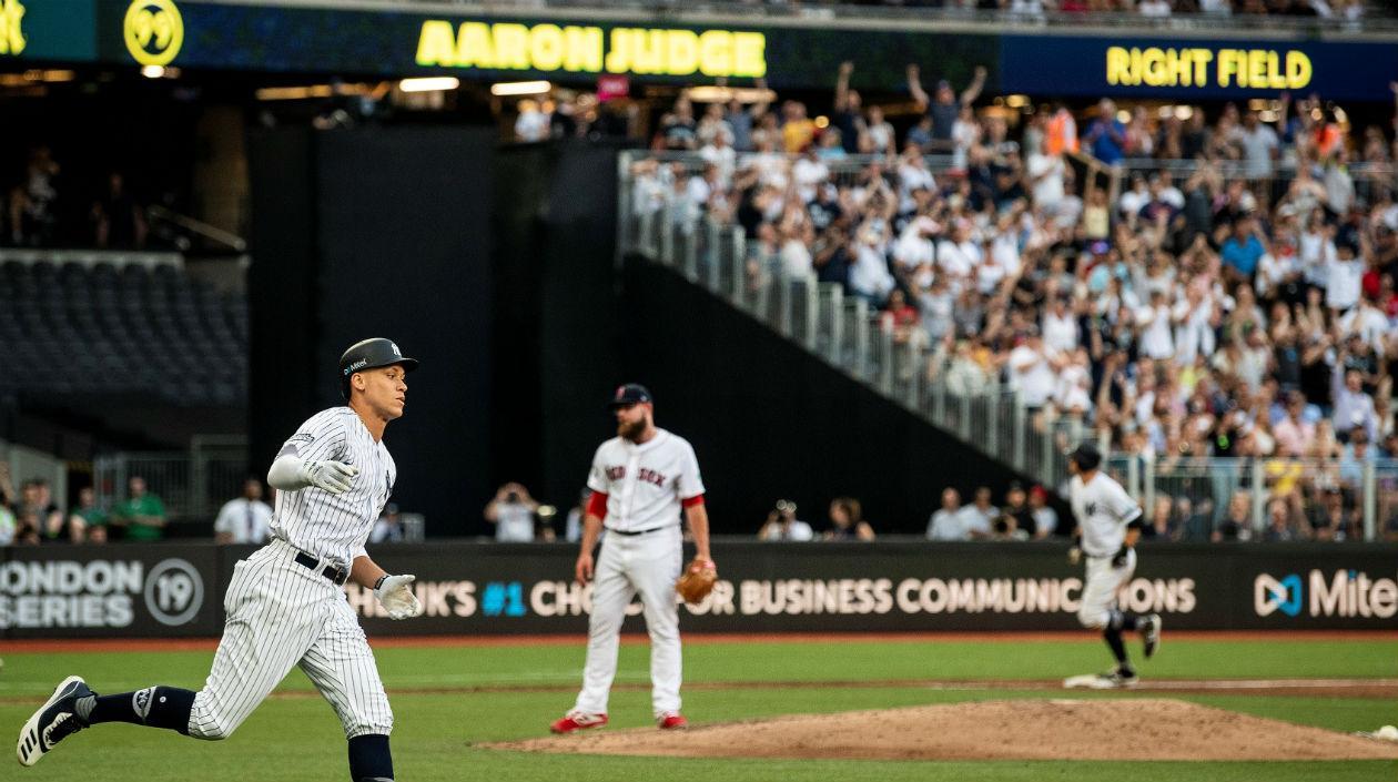 Aaron Judge anota una carrera. 