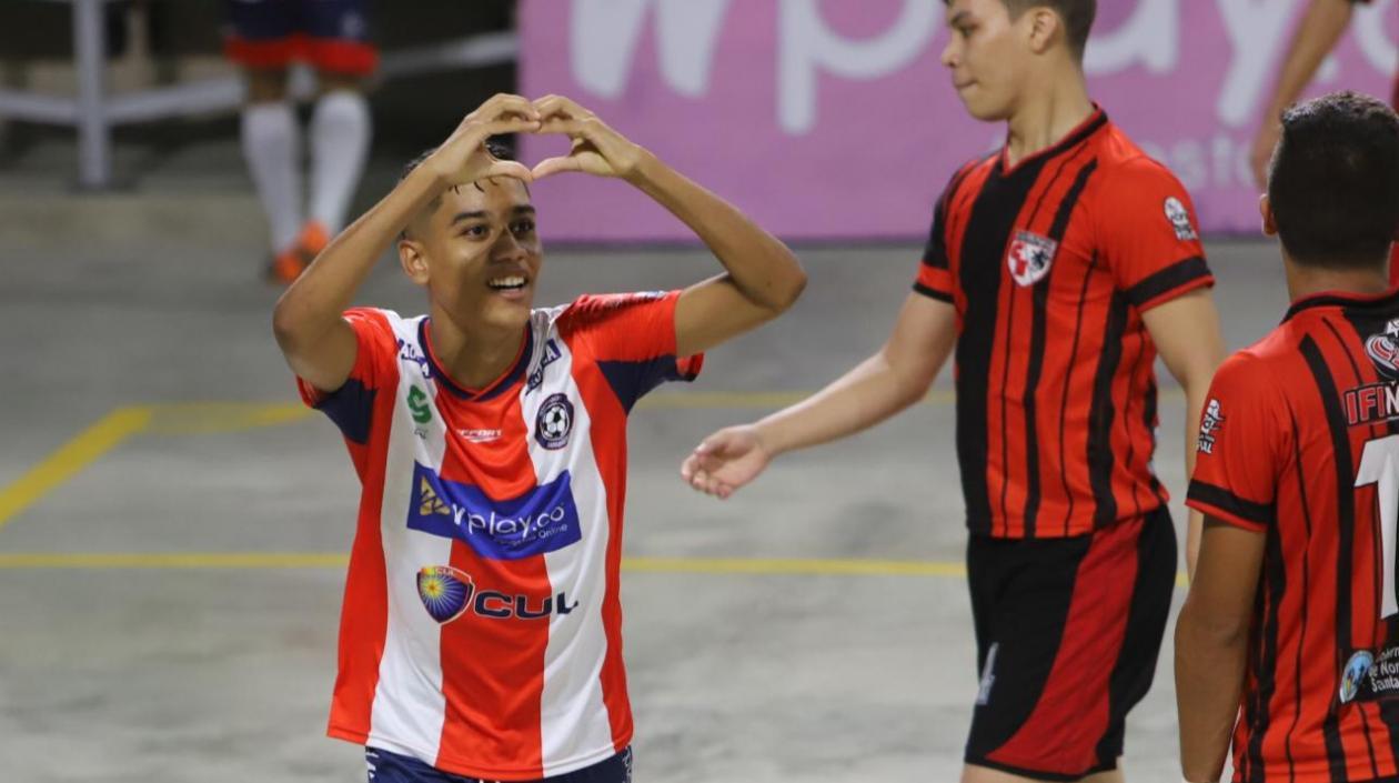 El sub-18 Daniel Ronaldo Díaz, quien marcó dos goles.