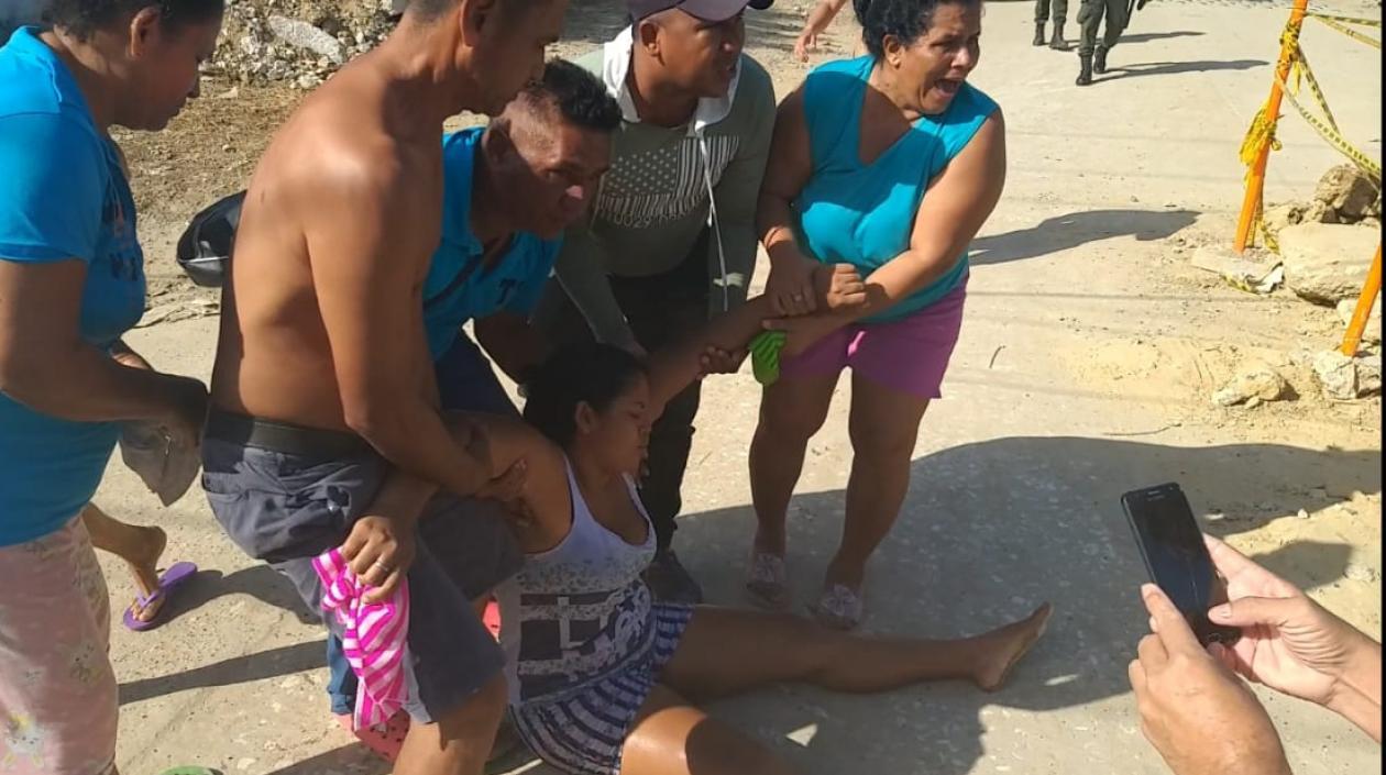 Varios afectados por gases lacrimógenos en disturbios en Sabanalarga.