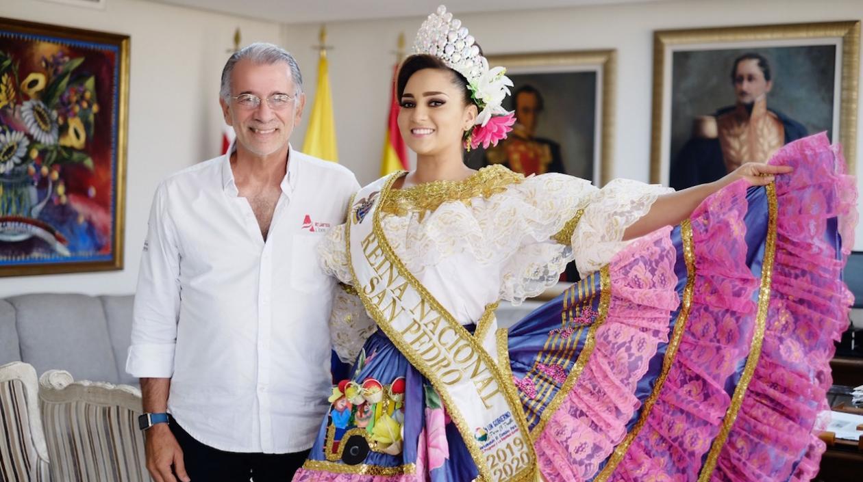 Eduardo Verano y la Reina Nacional del San Pedro.