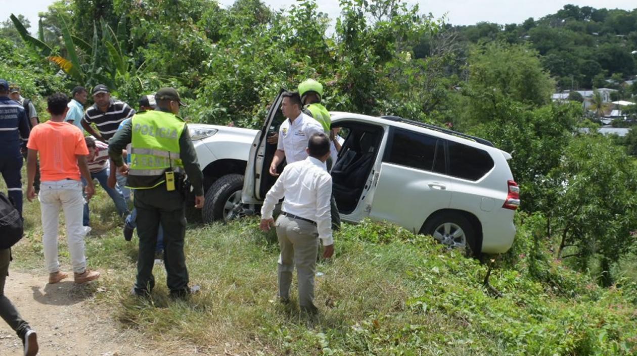 Así quedó la camioneta en la que se desplazaban la Ministra del Interior y el Gobernador de Bolívar.