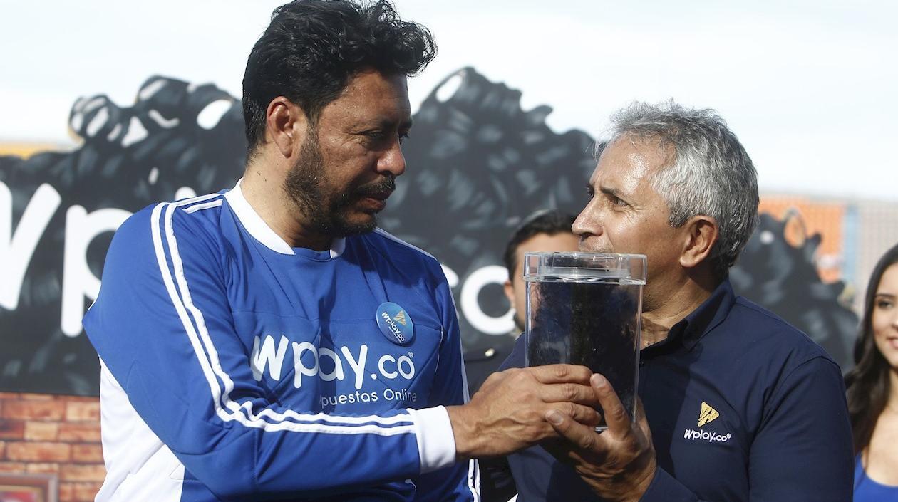 El nuevo corte de cabello de René Higuita.