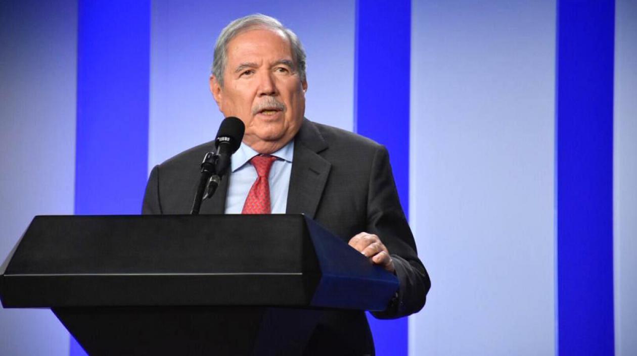 Guillermo Botero, Ministro de Defensa.