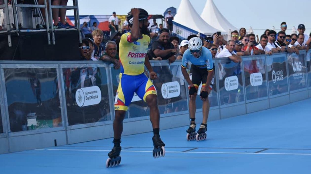 Alex Cujavante celebra la medalla de este martes. 