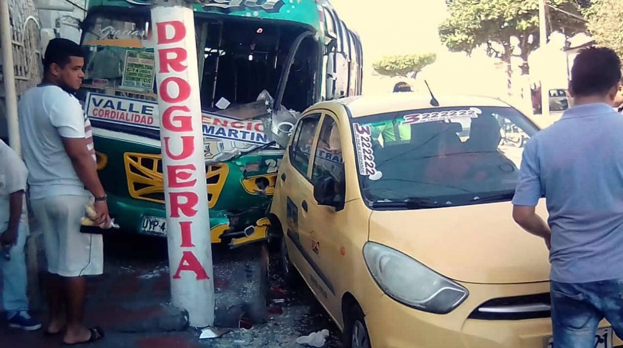 Choque de la buseta Lolaya