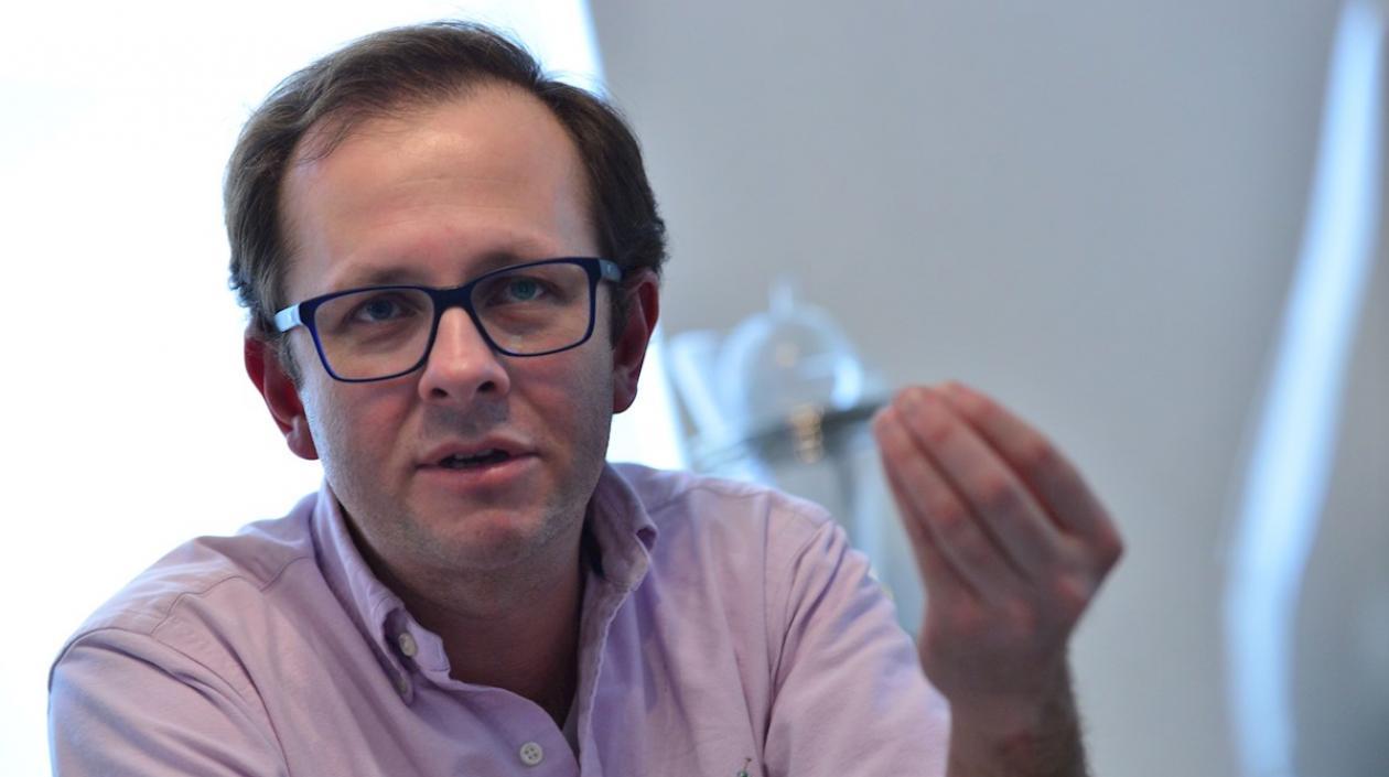 Fotografía de archivo del 18 de diciembre de 2016, del exministro colombiano Andrés Felipe Arias durante una entrevista en Weston (Estados Unidos). 