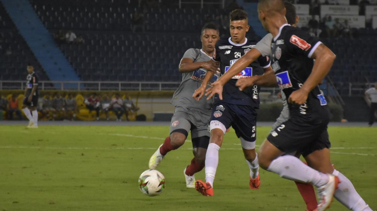 Víctor Cantillo será uno de los inicialistas para el partido. 