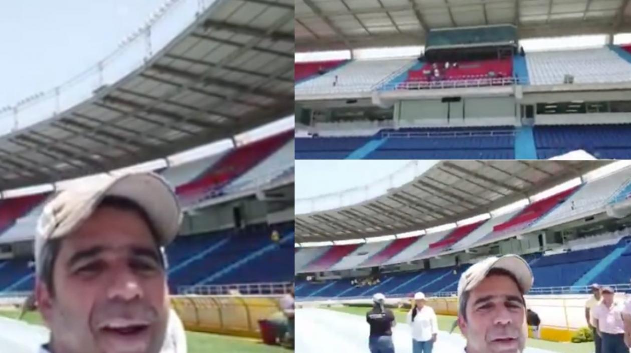 Alejandro Char en una foto mostrando la cubierta nueva del Metropolitano.