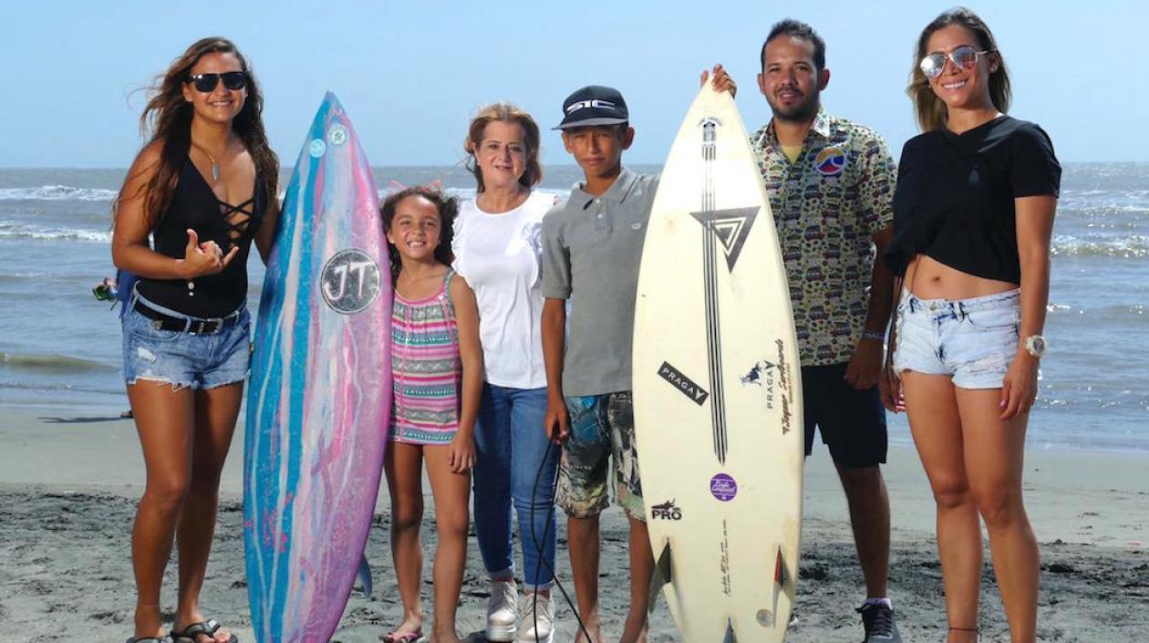 La candidata a la Gobernación, Elsa Noguera, visitando la zona donde se realiza el campeonato nacional
