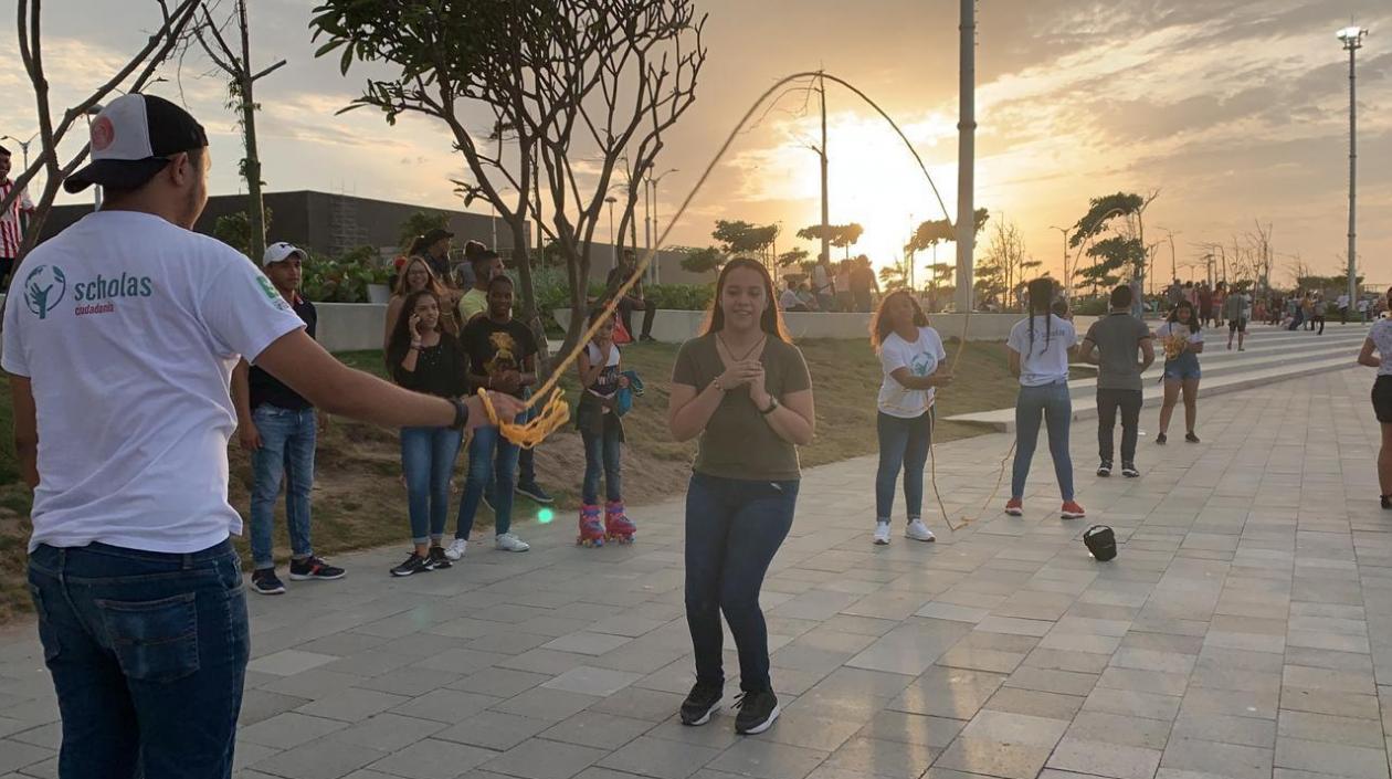 Imagen de la actividad con los voluntarios de la fundación.