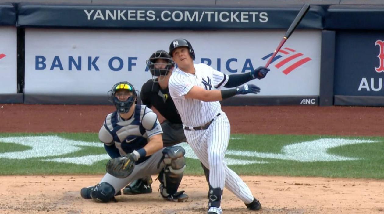 Momento del cuadrangular de Giovanni Urshela. 