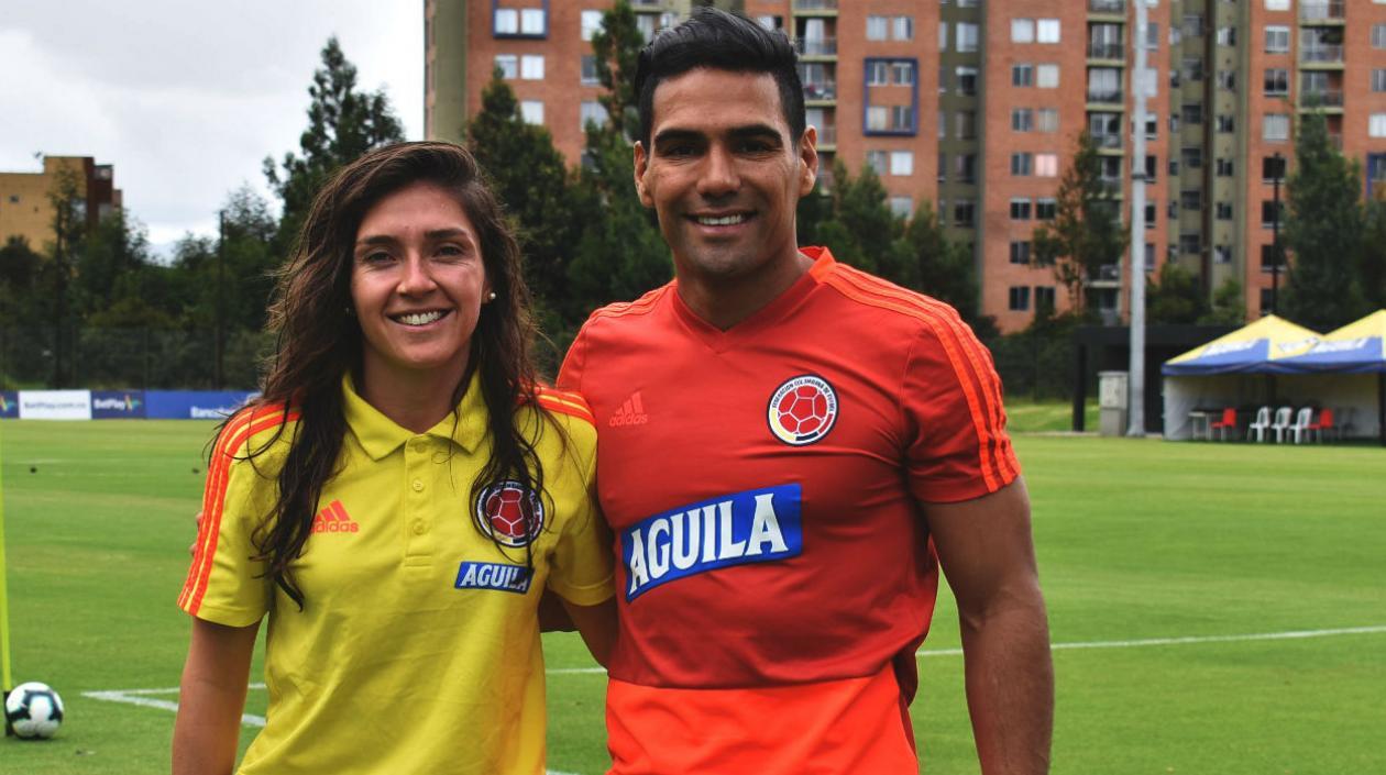 Natalia Gaitán y Falcao García, capitanes de las selecciones colombia femenina y masculina, respectivamente. 