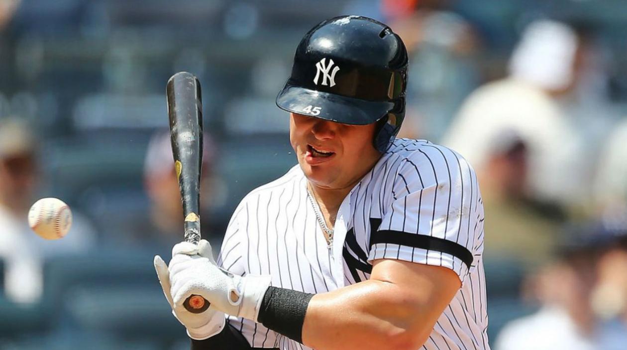 Momento del pelotazo a Luke Voit. 
