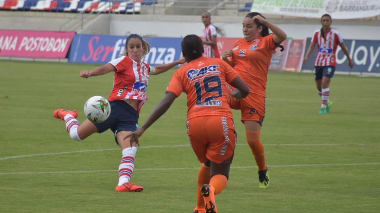 Daniela Montoya, capitana de las Tiburonas. 