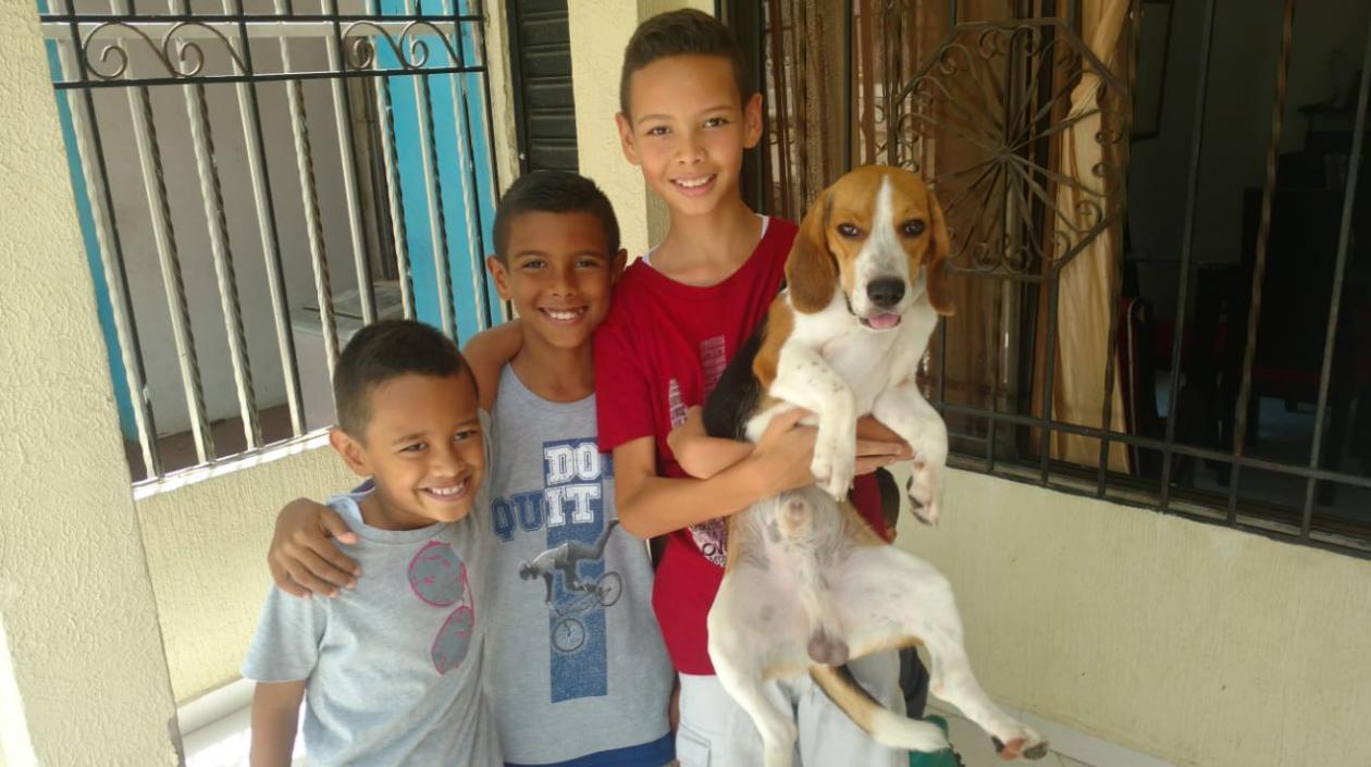 Familia de 'Charly' luego de haberlo encontrado.