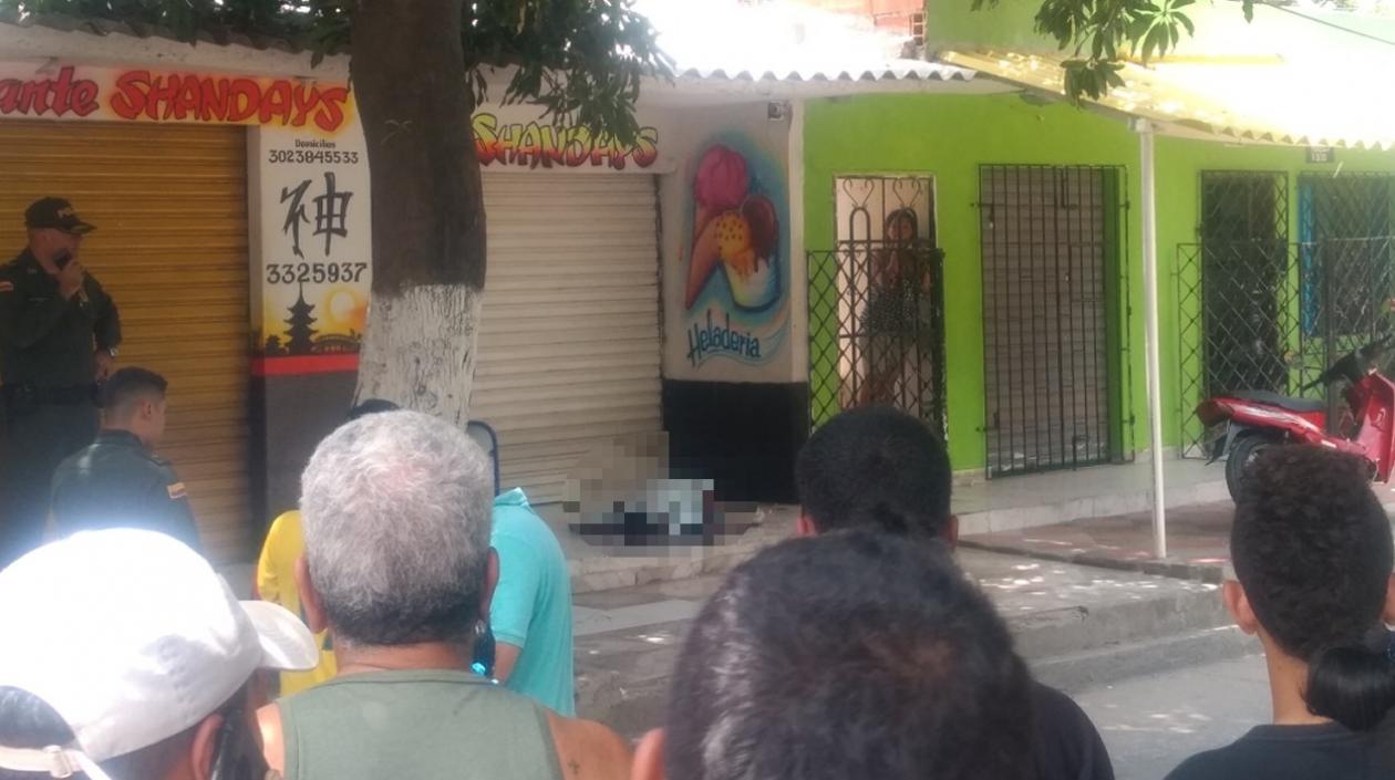 La víctima quedó tendido en la terraza de un restaurante chino del sector.