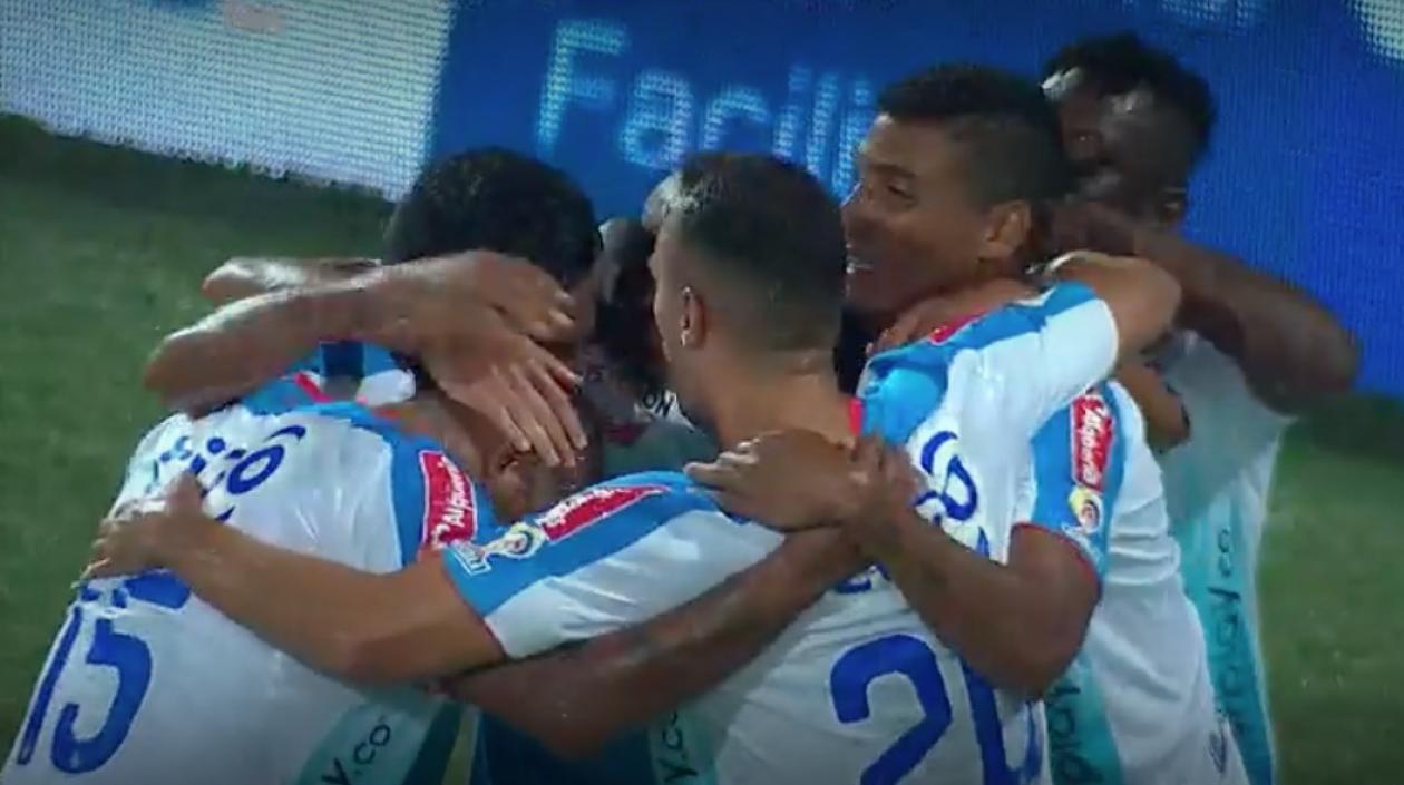 Jugadores del Junior celebrando el gol de Víctor Cantillo.