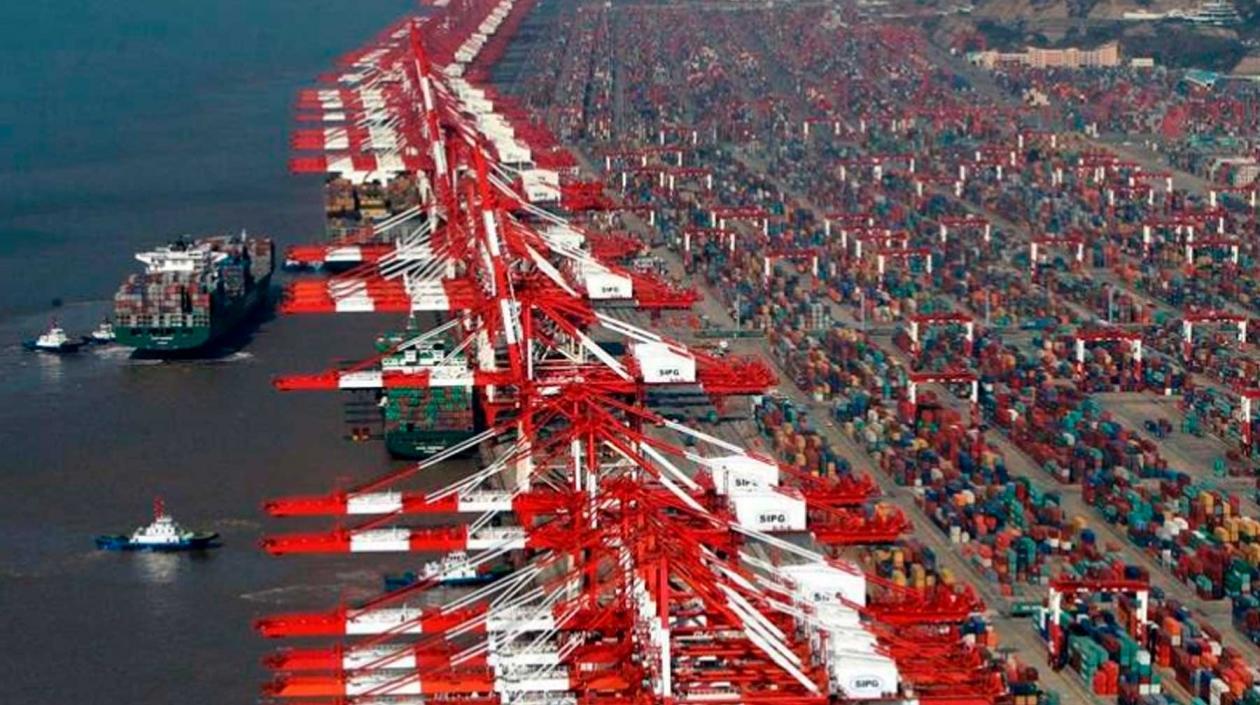 Presidente visitó el Puerto de Yangshang, en la ciudad de Shanghái, China.