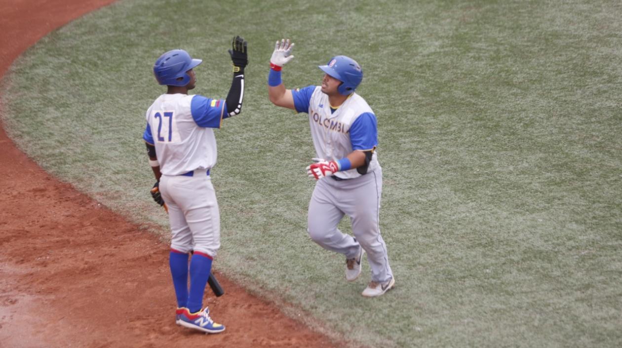 Cristian Correa celebra tras conectar cuadrangular.