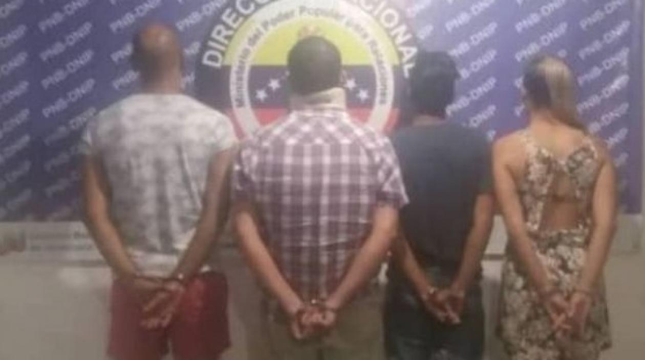 Actores y productora de la obra de teatro.