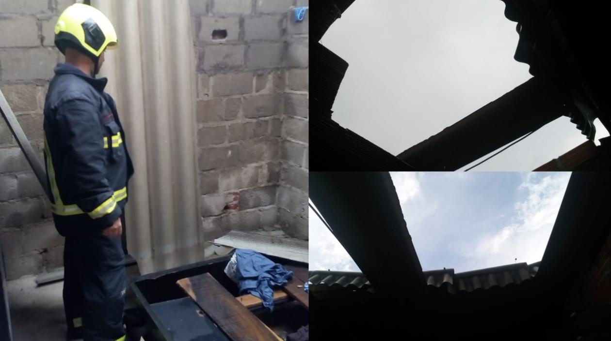 Los bomberos llegaron al lugar donde ocurrió el fenómeno natural.