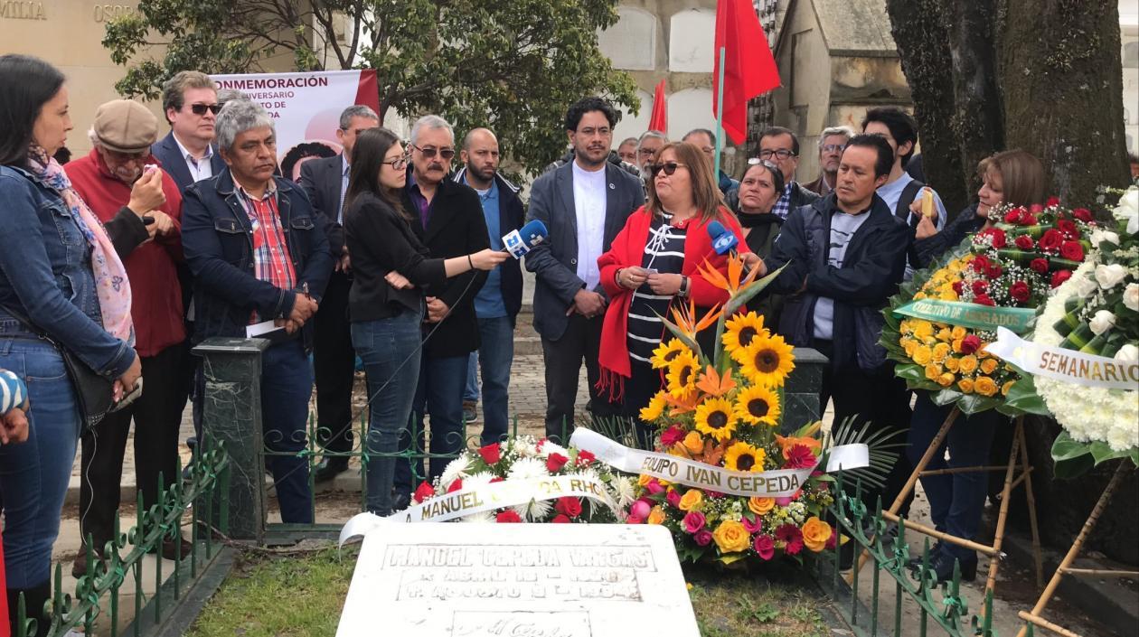 Foto del homenaje al senador Manuel Cepeda asesinado hace 25 años.