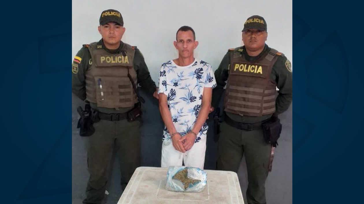 El capturado con la marihuana.