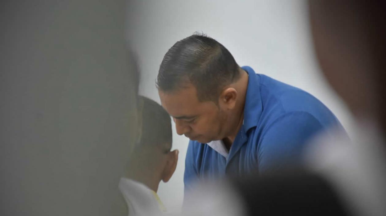  Tapándose el rostro. Así llegó Tomás Maldonado a una audiencia este lunes. E