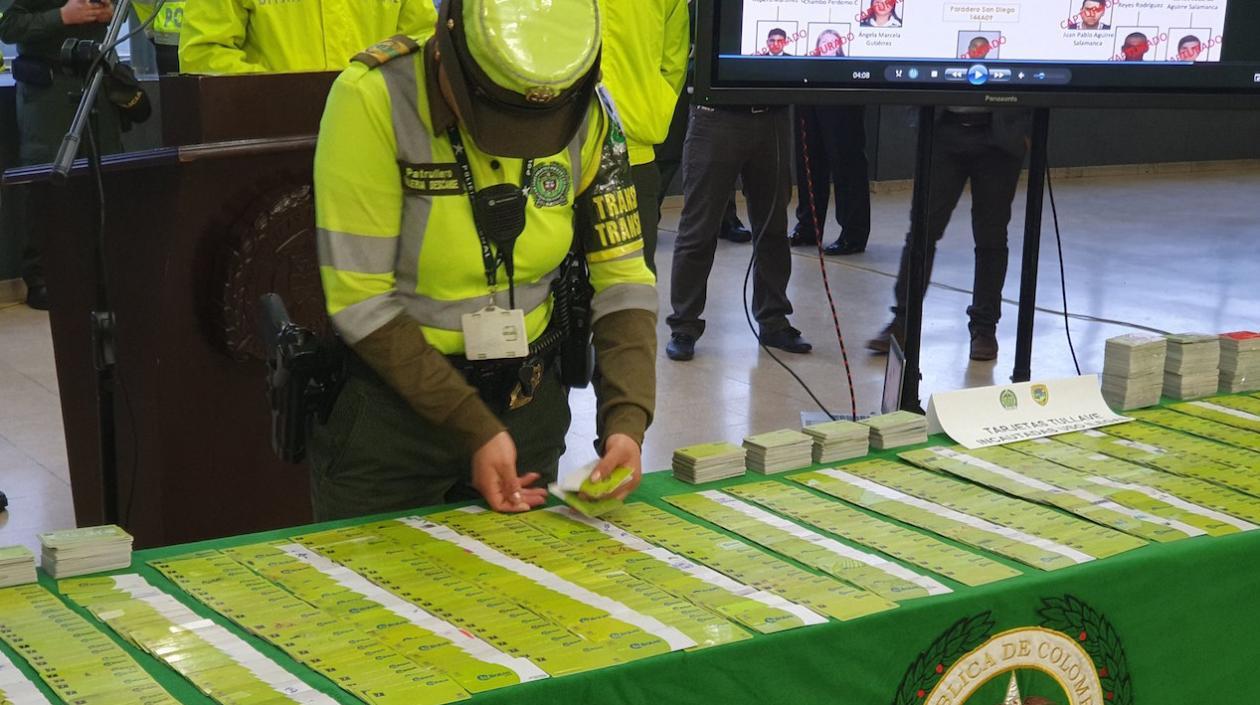 Tarjetas de Transmilenio incautadas.