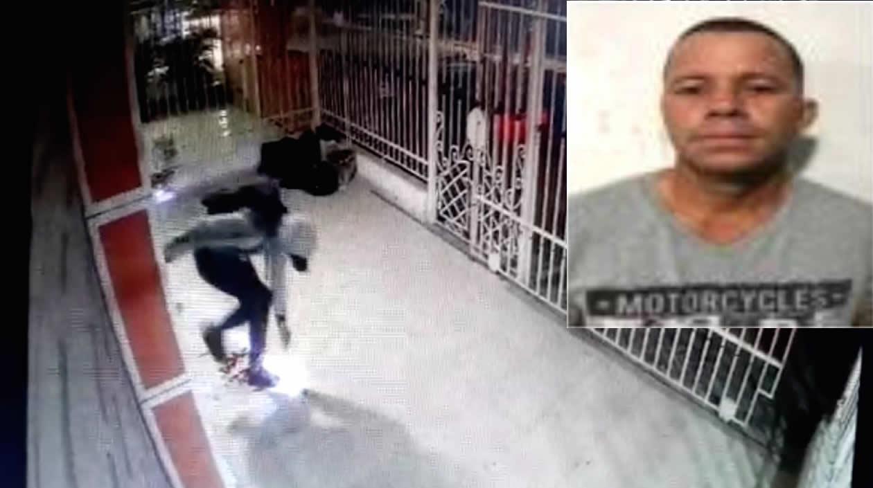 El presunto delincuente cuando salía de la vivienda y su foto en la parte superior.