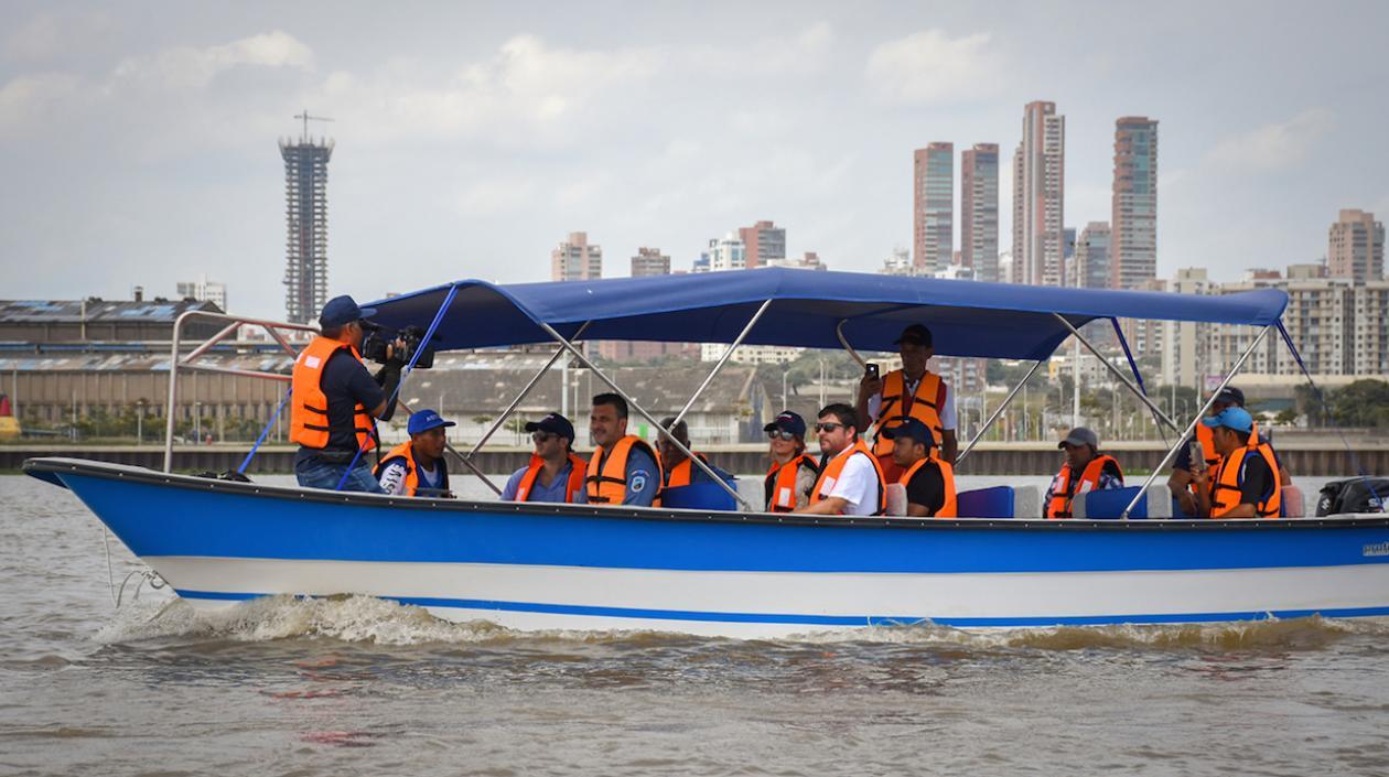 El candidato Jaime Pumarejo en el recorrido desde el Gran Malecón hasta el Parque Isla Salamanca.
