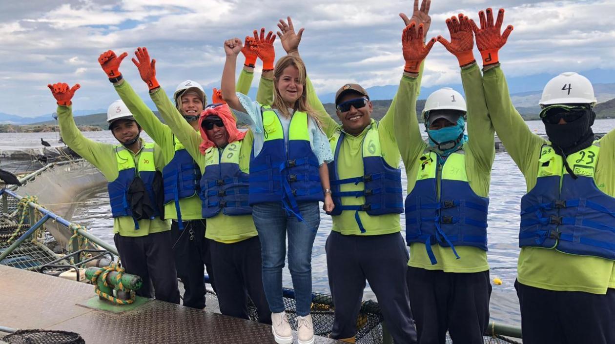 Elsa Noguera visito el Huila para conocer los proyectos piscícolas.