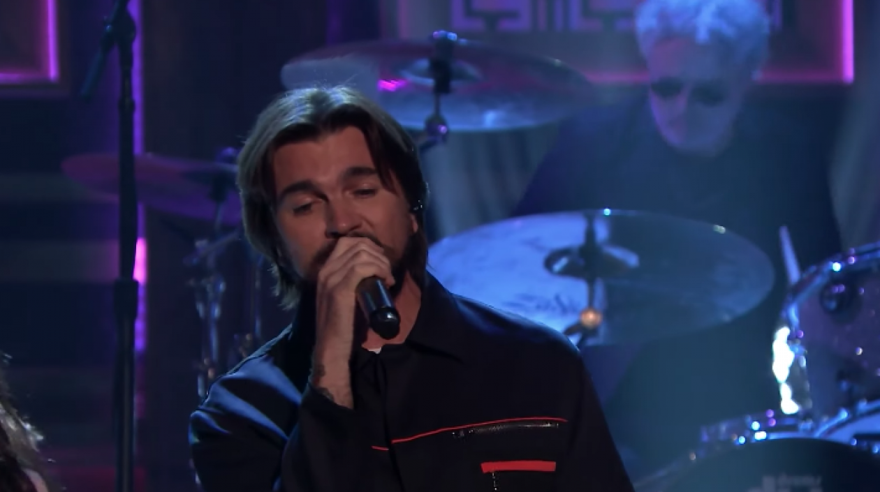 El artista Juanes en el show de Jimmy Fallon.