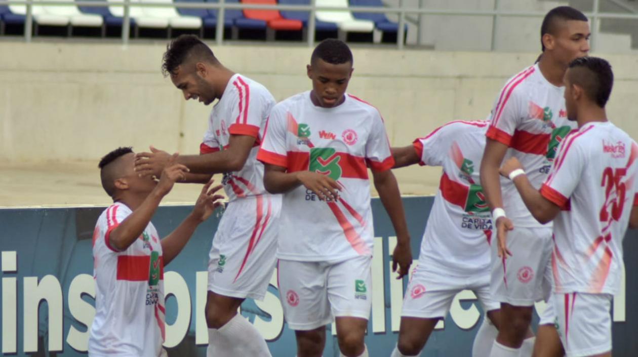 Jugadores de la Selección Atlántico celebran una de las anotaciones. 